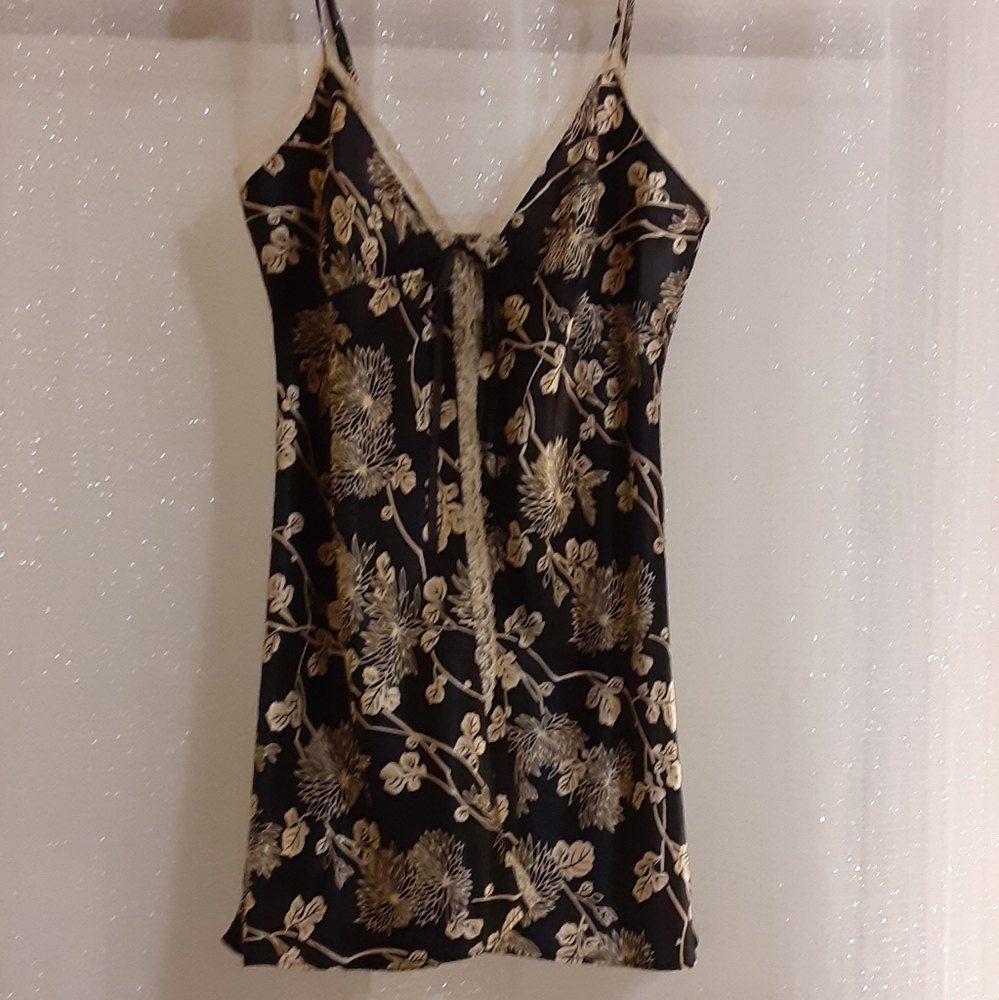 VS tie front nightie